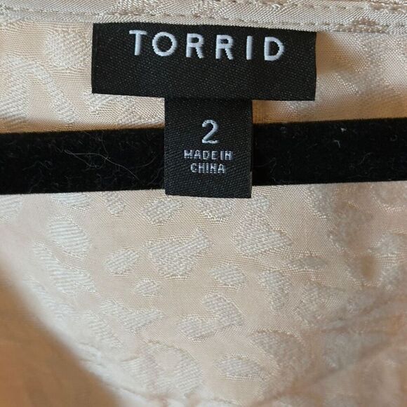 Torrid (2X) Jacquard Surplice Leopard Top - Shimmery Champagne Wrap Blouse - Picture 12 of 15